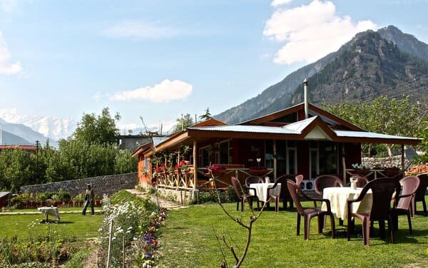 cafe exterior located in green hills.