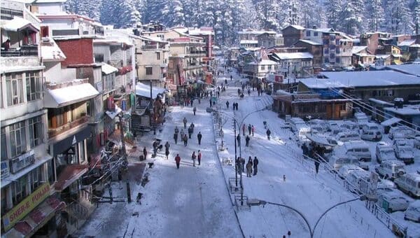 busy snow covered mall road of manali